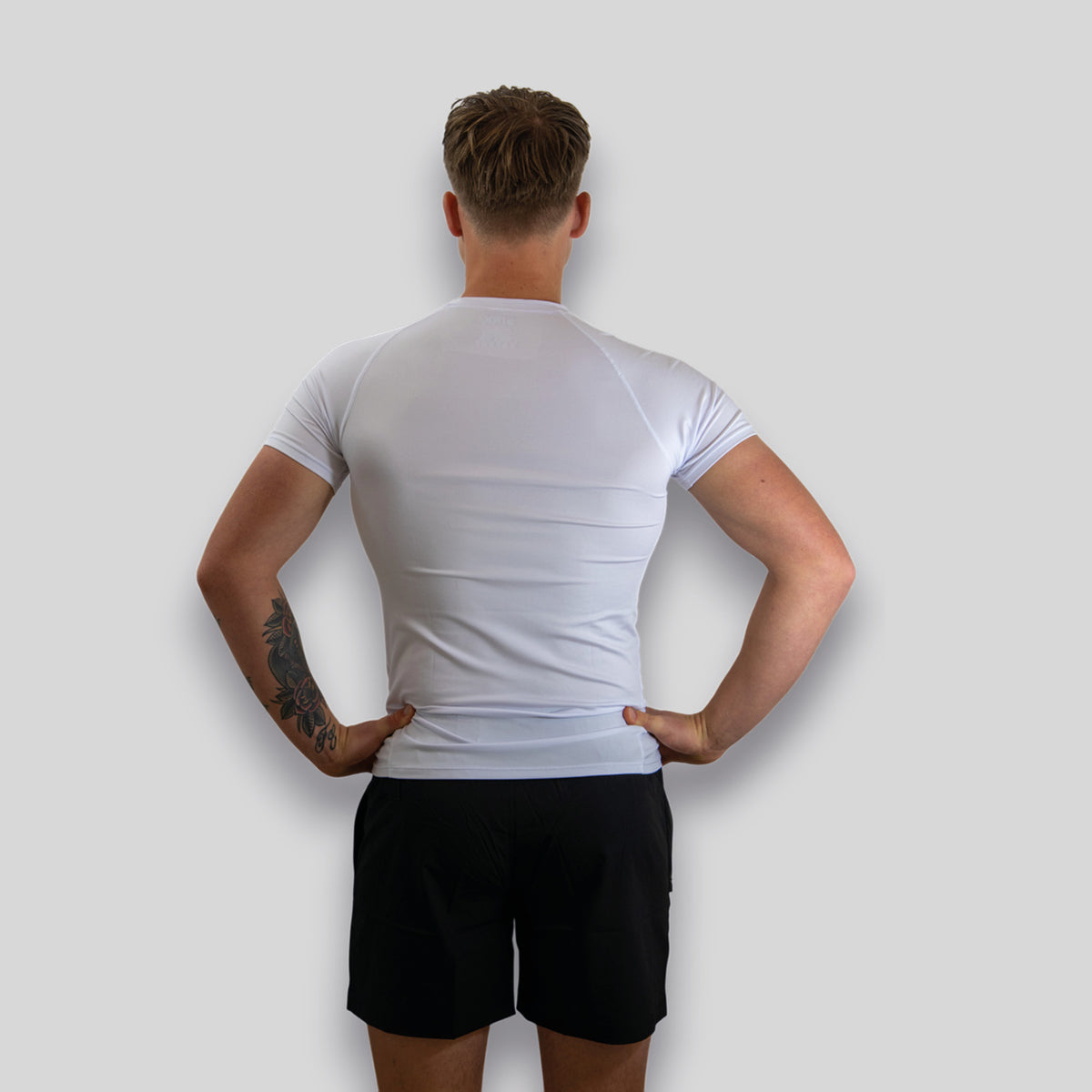 STRK Sportshirt Wit Achteraanzicht model