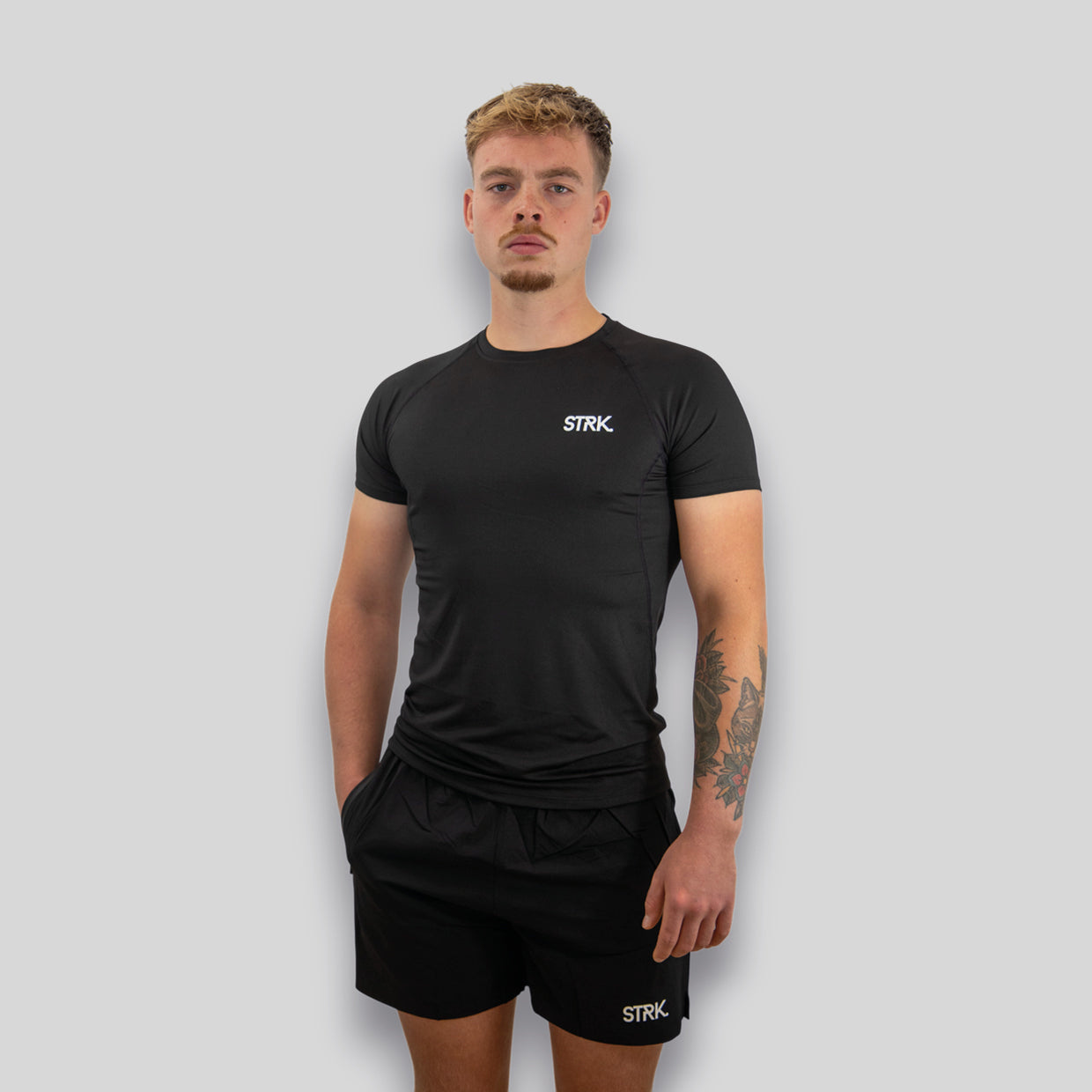 STRK Sportshirt zwart vooraanzicht